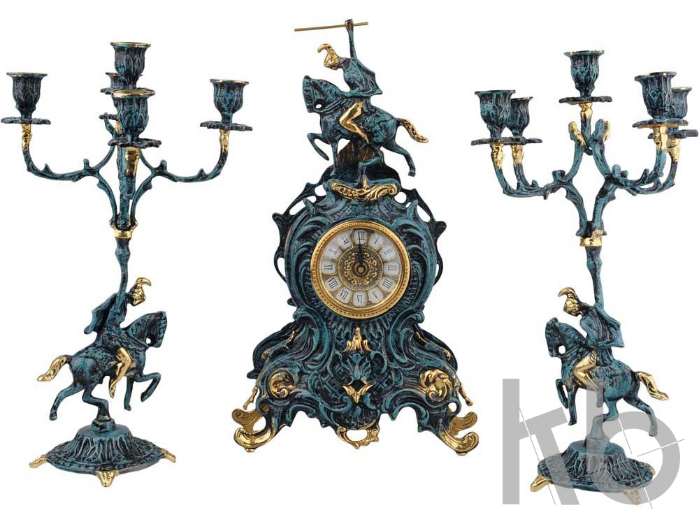 Композиция «Победитель»:  интерьерные часы с подсвечниками