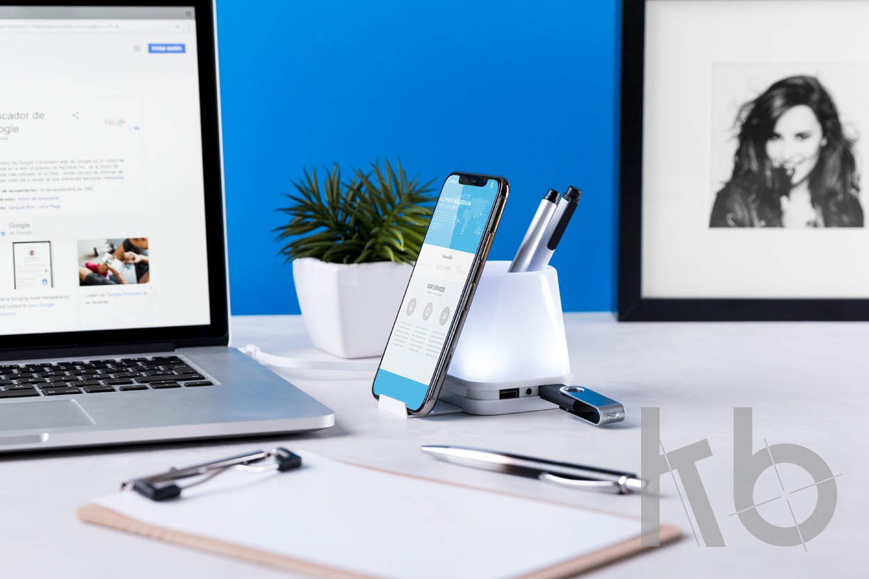 pen holder with USB hub