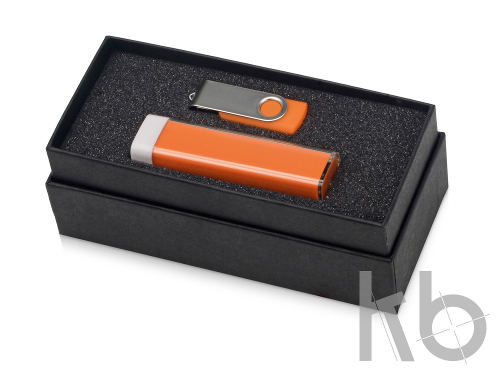 Подарочный набор Flashbank с флешкой и зарядным устройством