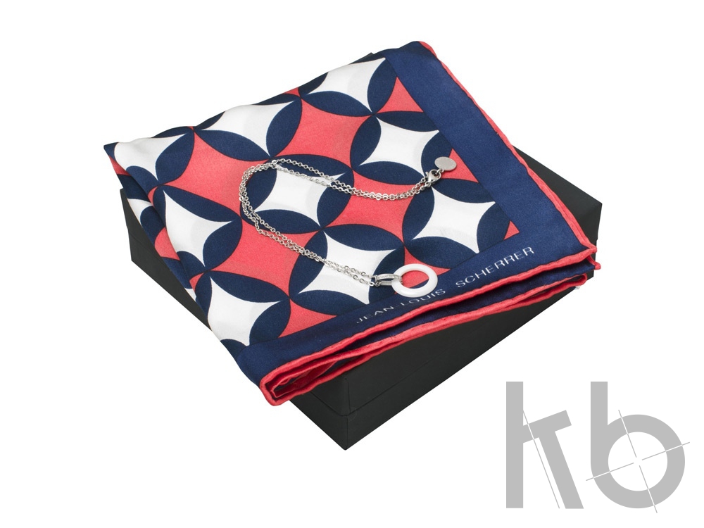 Набор: шелковый платок, колье