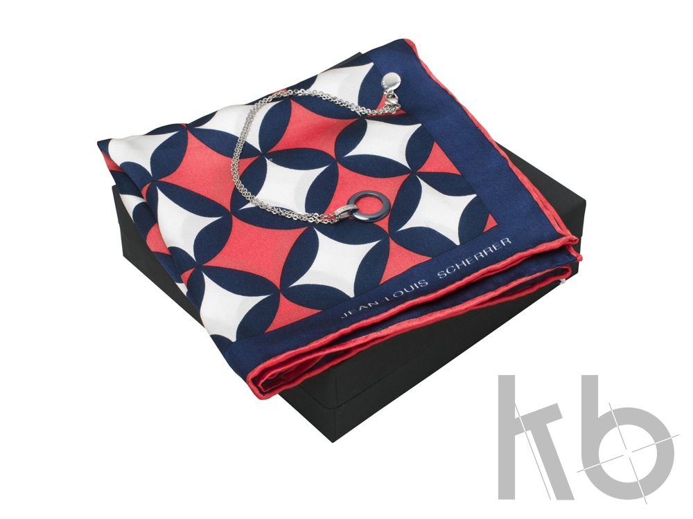 Набор: шелковый платок, колье