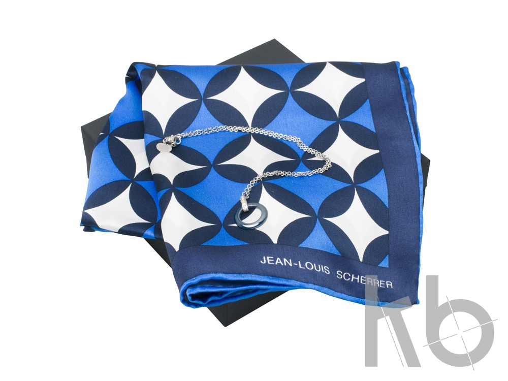 Набор: шелковый платок, колье