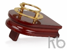 Часы «Магистр» с цепочкой на деревянной подставке