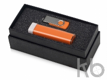 Подарочный набор Flashbank с флешкой и зарядным устройством