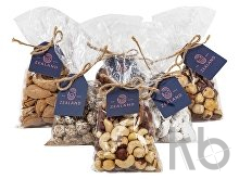 Смесь орехов из фундука, кешью, арахиса и грецкого ореха