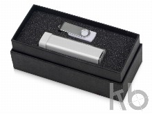 Подарочный набор Flashbank с флешкой и зарядным устройством