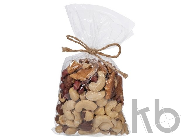 Смесь орехов из фундука, кешью, арахиса и грецкого ореха