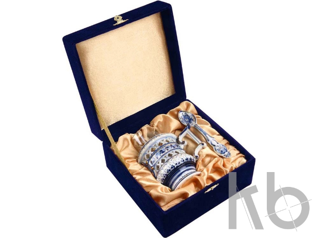 Стакан с подстаканником и ложкой