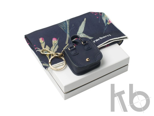 Подарочный набор: шелковый платок, брелок