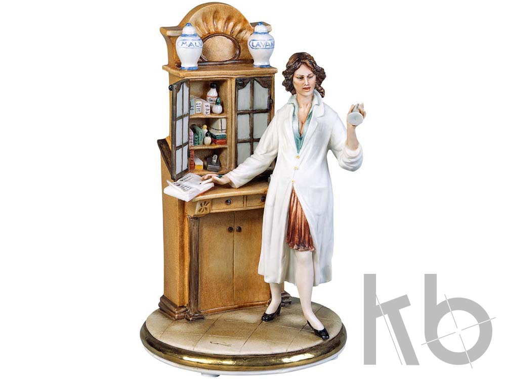 Скульптура «Фармацевт»